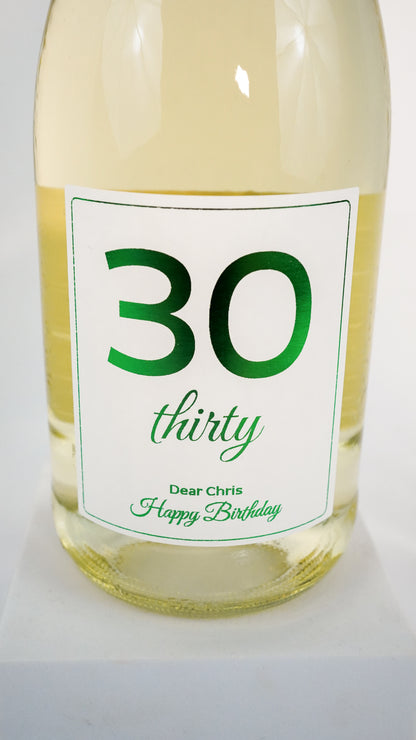 Individuelle Sektflasche zum Anstoßen auf den 30. Geburtstag.